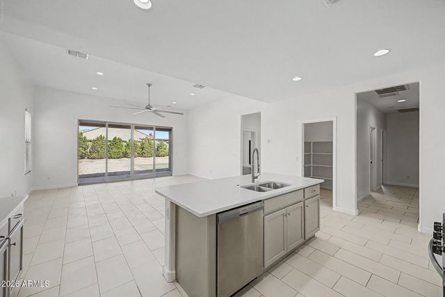 9210 W VERMONT Avenue, Glendale, AZ 85305