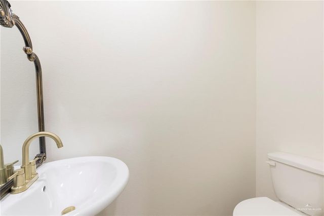 5924 N Pedaso Del Sol Street, Edinburg, TX 78542