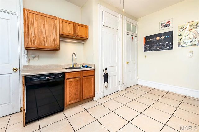 3230 Iowa Avenue, St Louis, MO 63118