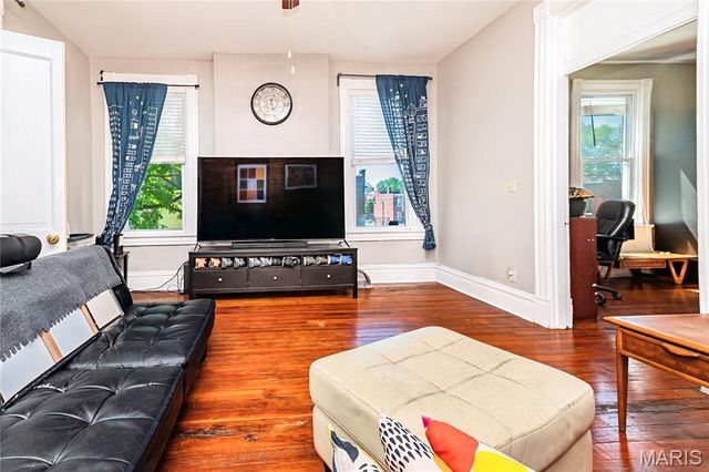 3230 Iowa Avenue, St Louis, MO 63118