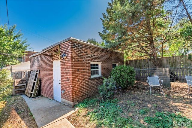 3230 Iowa Avenue, St Louis, MO 63118