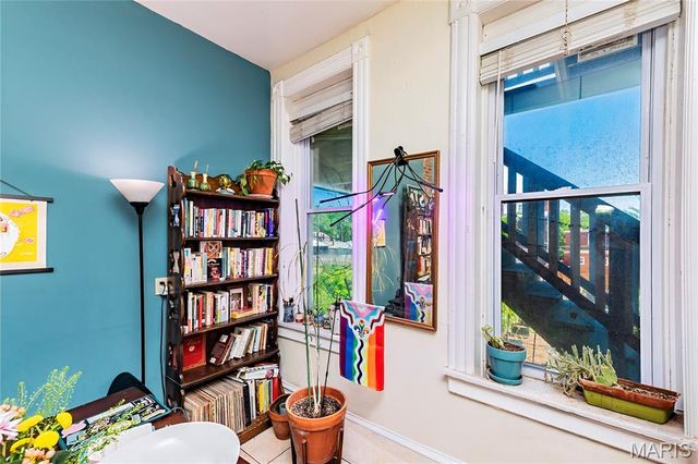3230 Iowa Avenue, St Louis, MO 63118