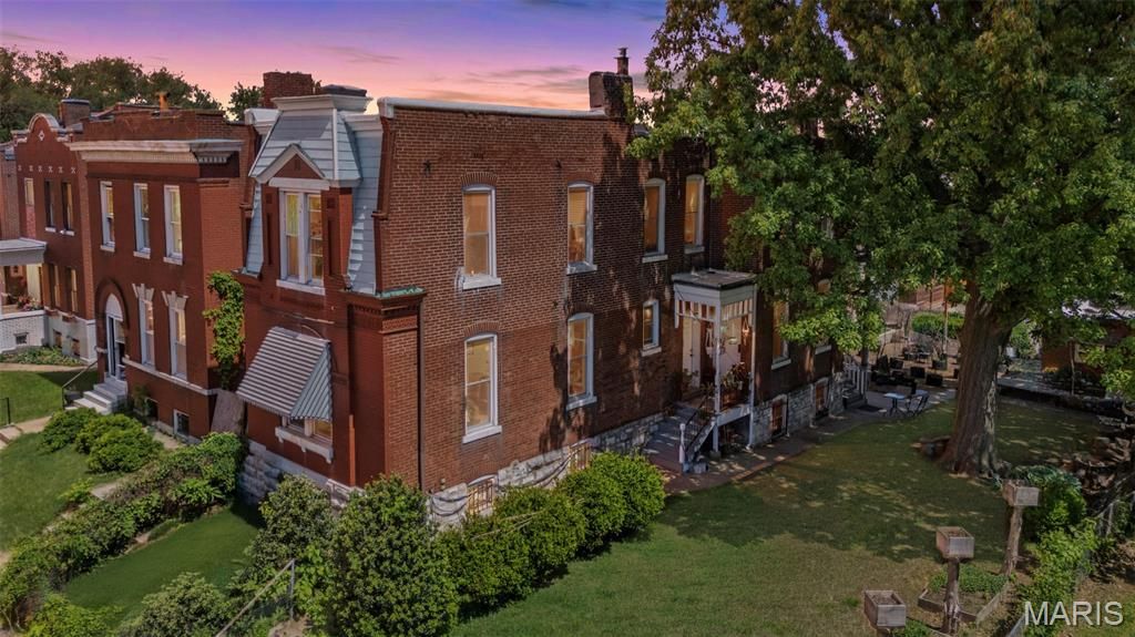 3230 Iowa Avenue, St Louis, MO 63118