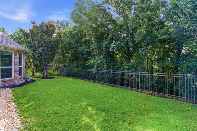 8215 Carter Street, Lantana, TX 76226