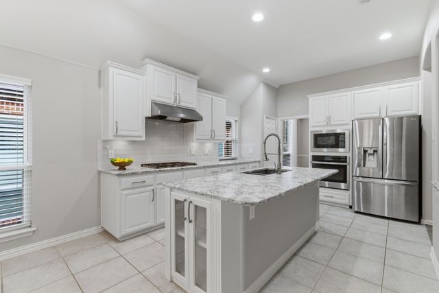 8215 Carter Street, Lantana, TX 76226