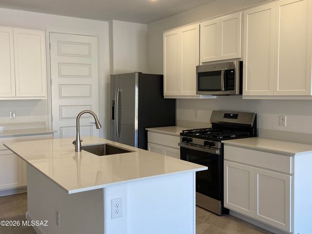 8814 S Circulo Generoso, Vail, AZ 85641