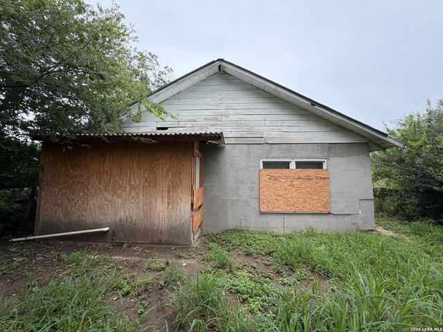 2104 S NAVIDAD ST, San Antonio, TX 78207