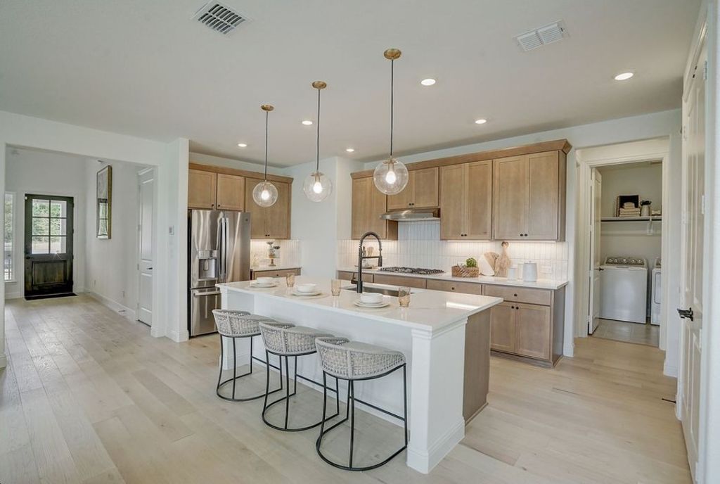 526 Wisteria Street, Lakewood Village, TX 75068 — photo 2