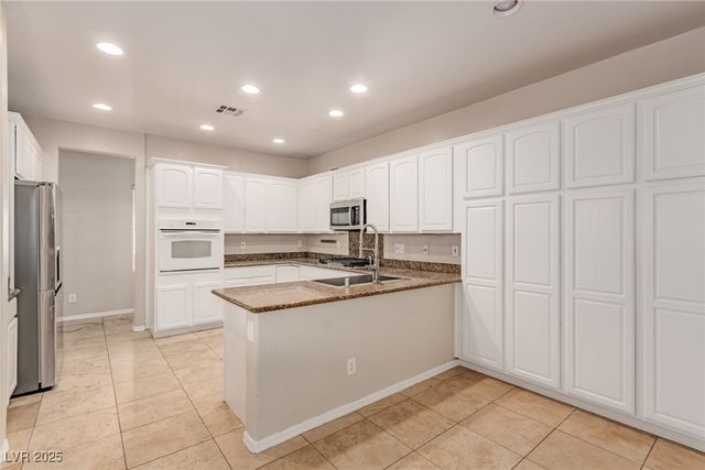 7301 Royal Melbourne Drive, Las Vegas, NV 89131