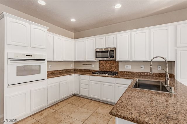 7301 Royal Melbourne Drive, Las Vegas, NV 89131