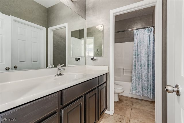 7301 Royal Melbourne Drive, Las Vegas, NV 89131