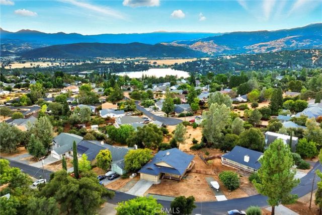 19231 Ravenhill Road, Hidden Valley Lake, CA 95467