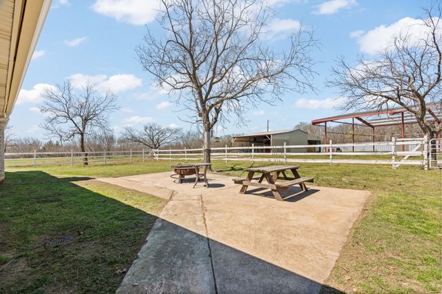 1641 E Henderson Street, Cleburne, TX 76031