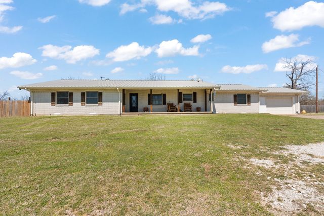 1641 E Henderson Street, Cleburne, TX 76031