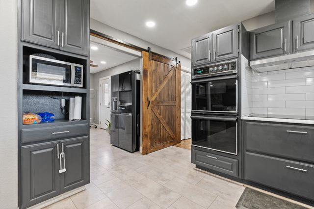 1641 E Henderson Street, Cleburne, TX 76031