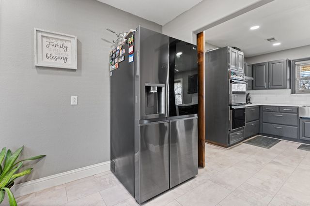 1641 E Henderson Street, Cleburne, TX 76031