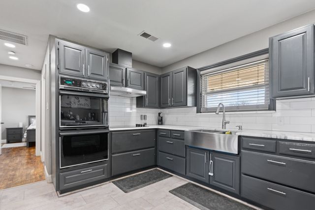 1641 E Henderson Street, Cleburne, TX 76031