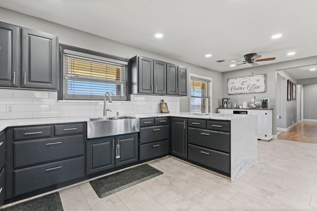 1641 E Henderson Street, Cleburne, TX 76031