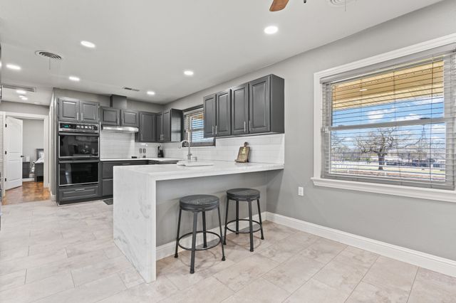 1641 E Henderson Street, Cleburne, TX 76031