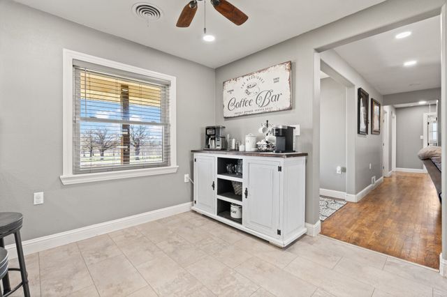 1641 E Henderson Street, Cleburne, TX 76031