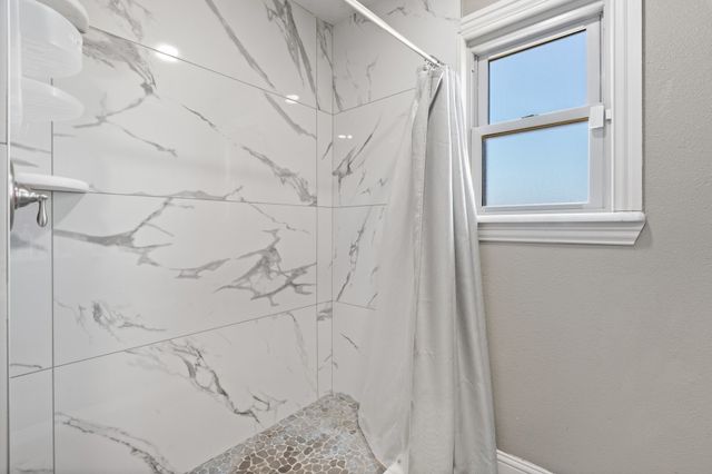 1641 E Henderson Street, Cleburne, TX 76031