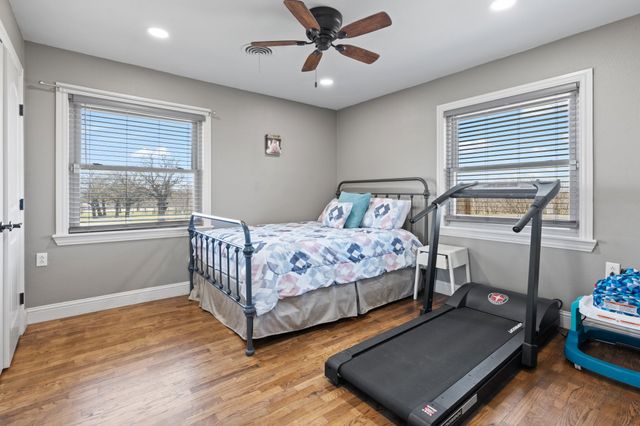 1641 E Henderson Street, Cleburne, TX 76031