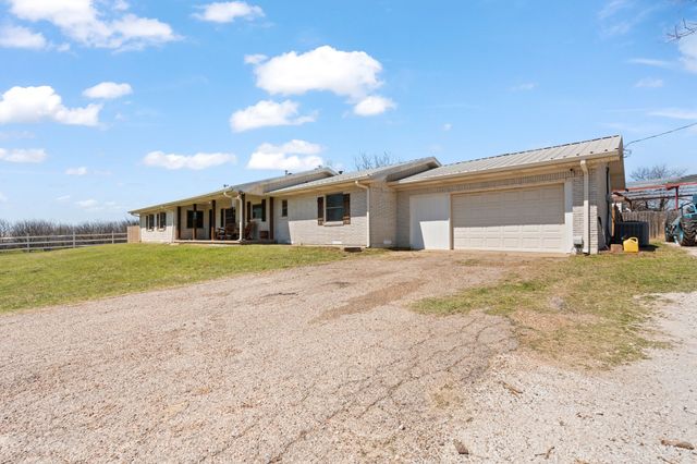 1641 E Henderson Street, Cleburne, TX 76031