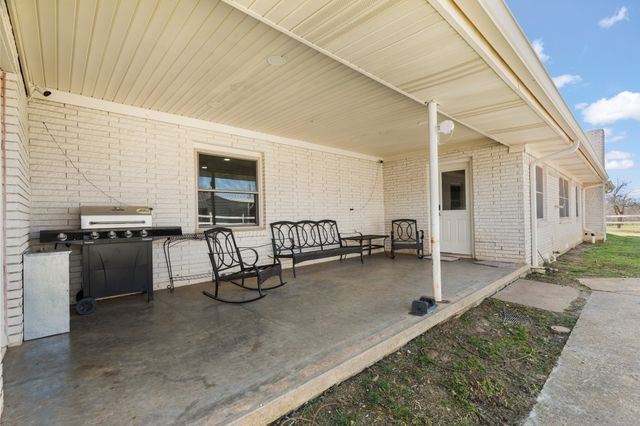 1641 E Henderson Street, Cleburne, TX 76031