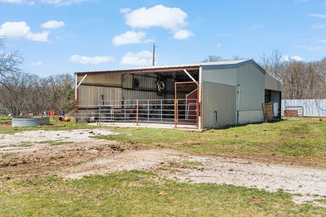1641 E Henderson Street, Cleburne, TX 76031