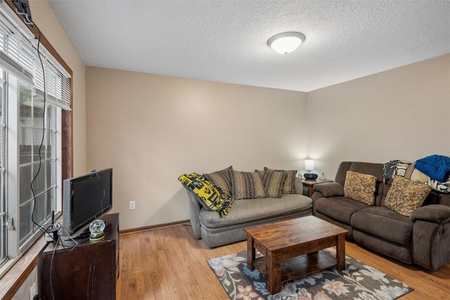 1725 North Avenue, Norwalk, IA 50211