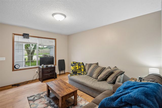 1725 North Avenue, Norwalk, IA 50211
