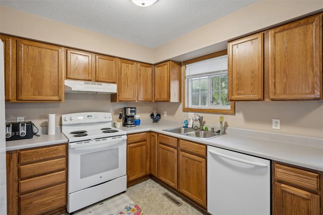 1725 North Avenue, Norwalk, IA 50211
