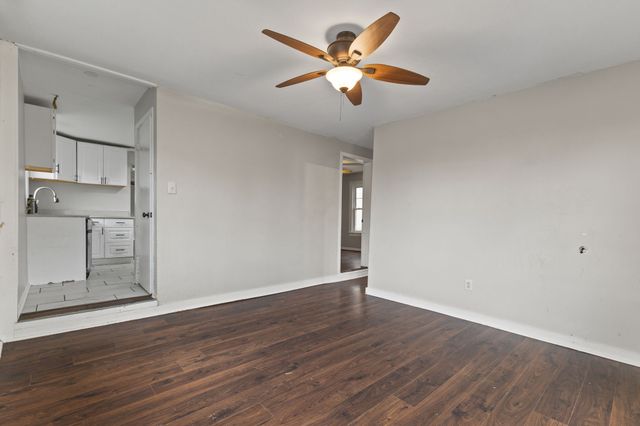 3107 5th Avenue, Des Moines, IA 50313