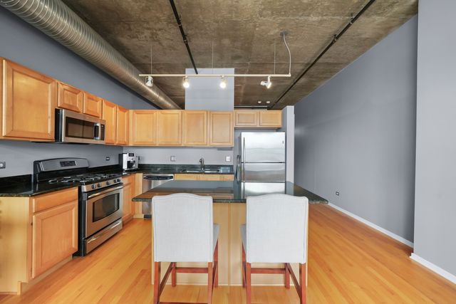 849 N FRANKLIN Street 920, Chicago, IL 60654