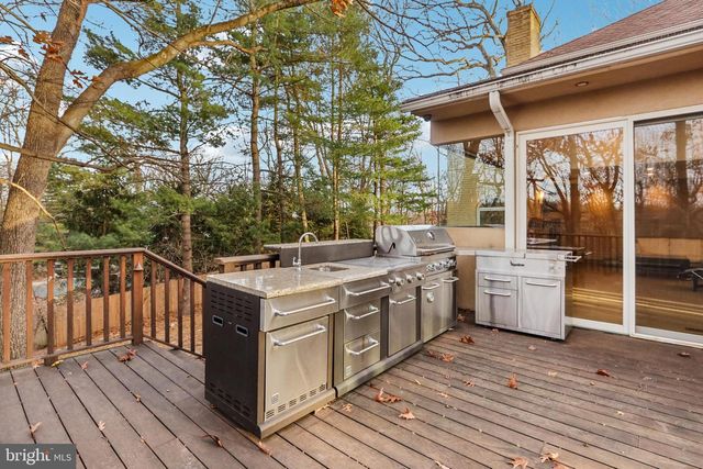 400 HIGHVIEW DR, Wayne, PA 19087