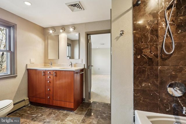 400 HIGHVIEW DR, Wayne, PA 19087