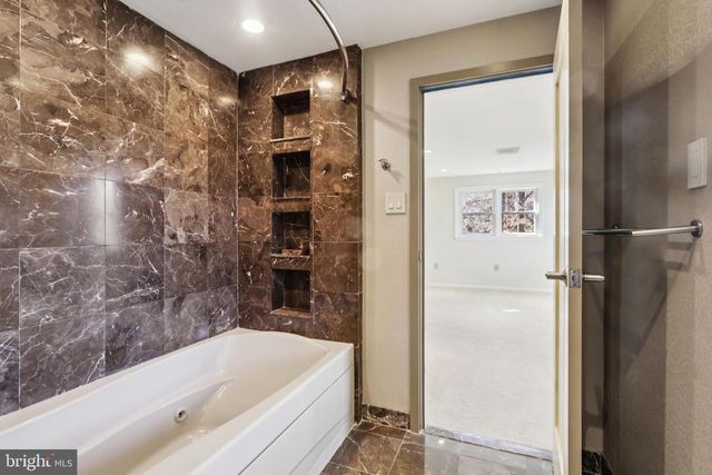 400 HIGHVIEW DR, Wayne, PA 19087