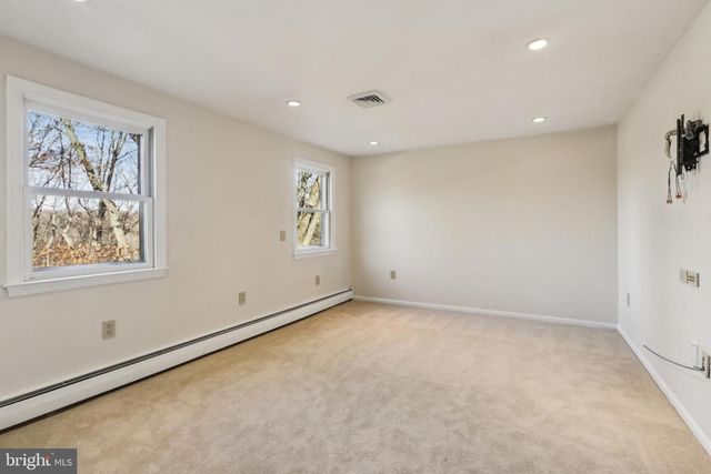 400 HIGHVIEW DR, Wayne, PA 19087