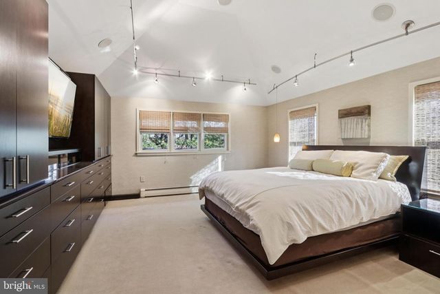 400 HIGHVIEW DR, Wayne, PA 19087