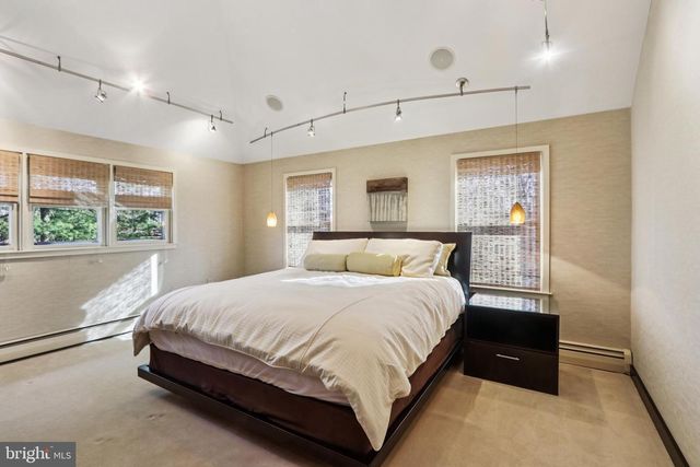 400 HIGHVIEW DR, Wayne, PA 19087