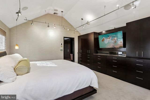 400 HIGHVIEW DR, Wayne, PA 19087