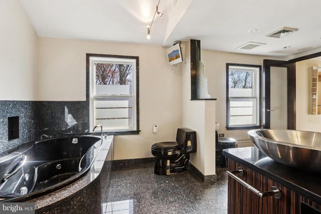 400 HIGHVIEW DR, Wayne, PA 19087