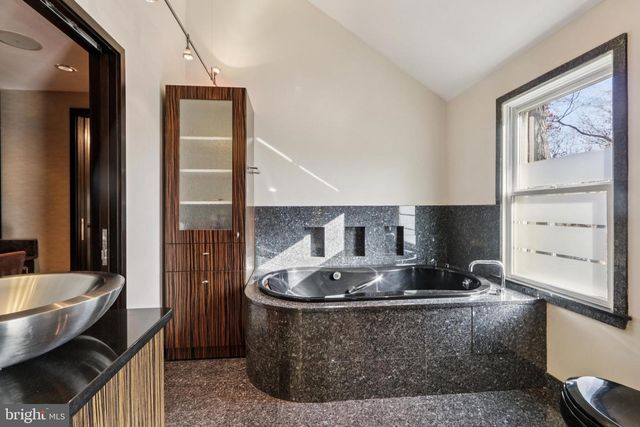 400 HIGHVIEW DR, Wayne, PA 19087