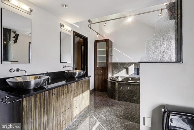 400 HIGHVIEW DR, Wayne, PA 19087