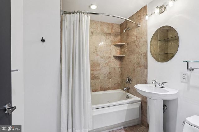 400 HIGHVIEW DR, Wayne, PA 19087