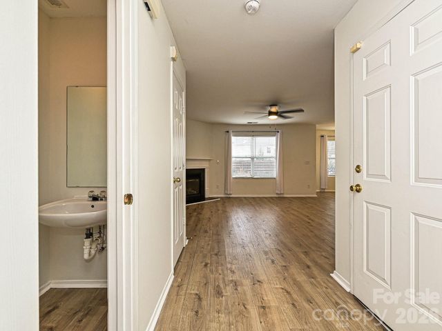 8712 Westhope Street, Charlotte, NC 28216