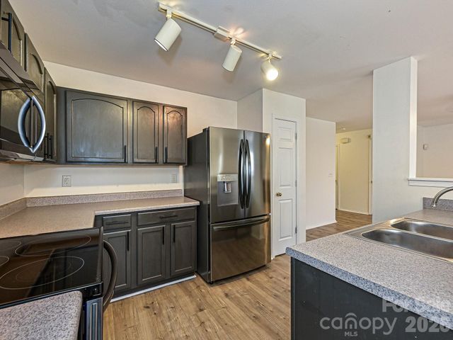 8712 Westhope Street, Charlotte, NC 28216