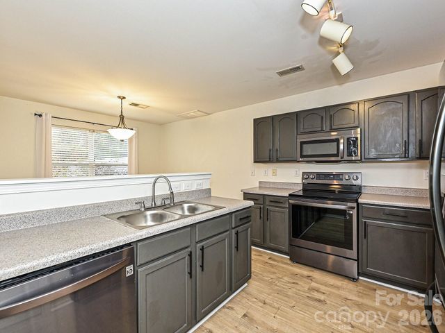 8712 Westhope Street, Charlotte, NC 28216