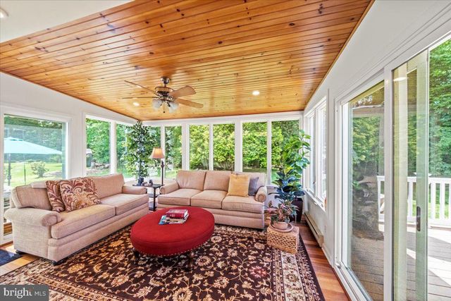 40 PINEKNOLL DR, Lawrence Township, NJ 08648