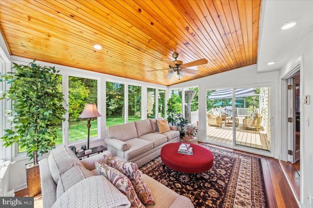 40 PINEKNOLL DR, Lawrence Township, NJ 08648